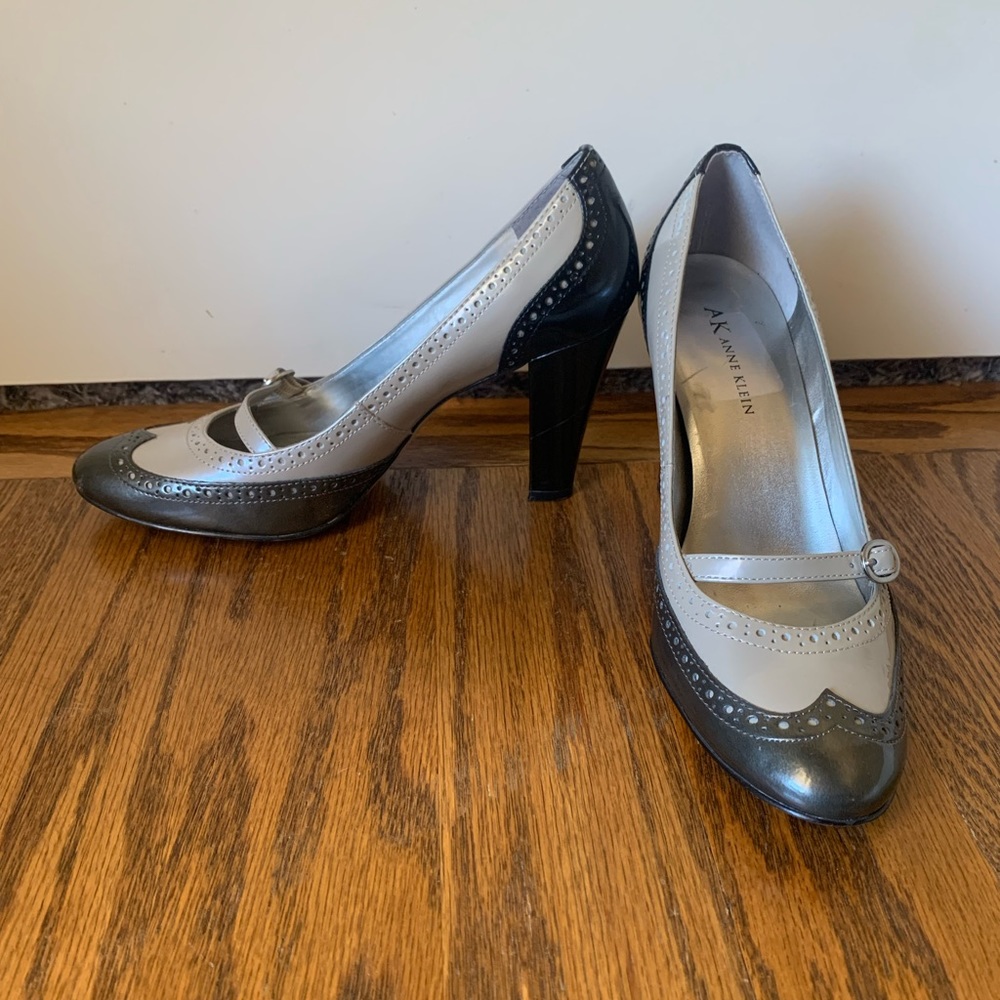 Anne Klein black and gray patent shoes size 7.5